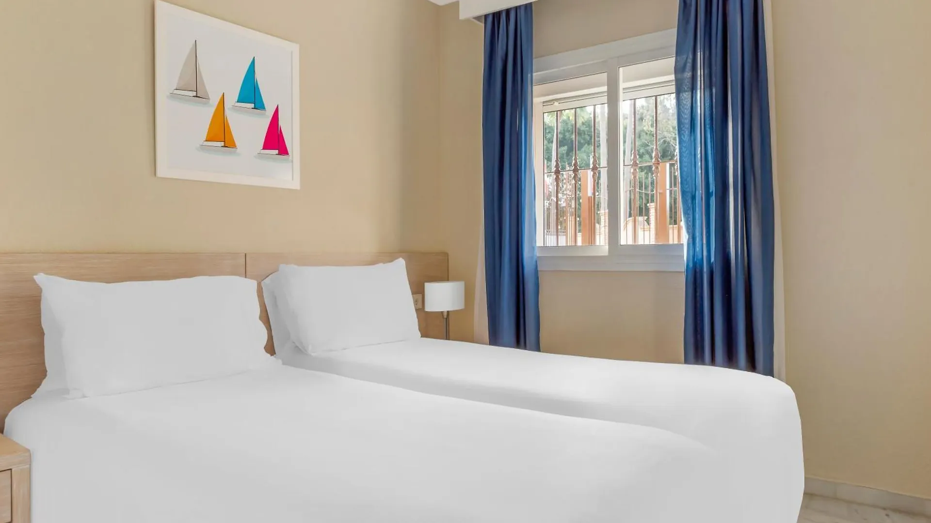 Los Amigos Beach Club La Cala De Mijas 3*,  Španělsko